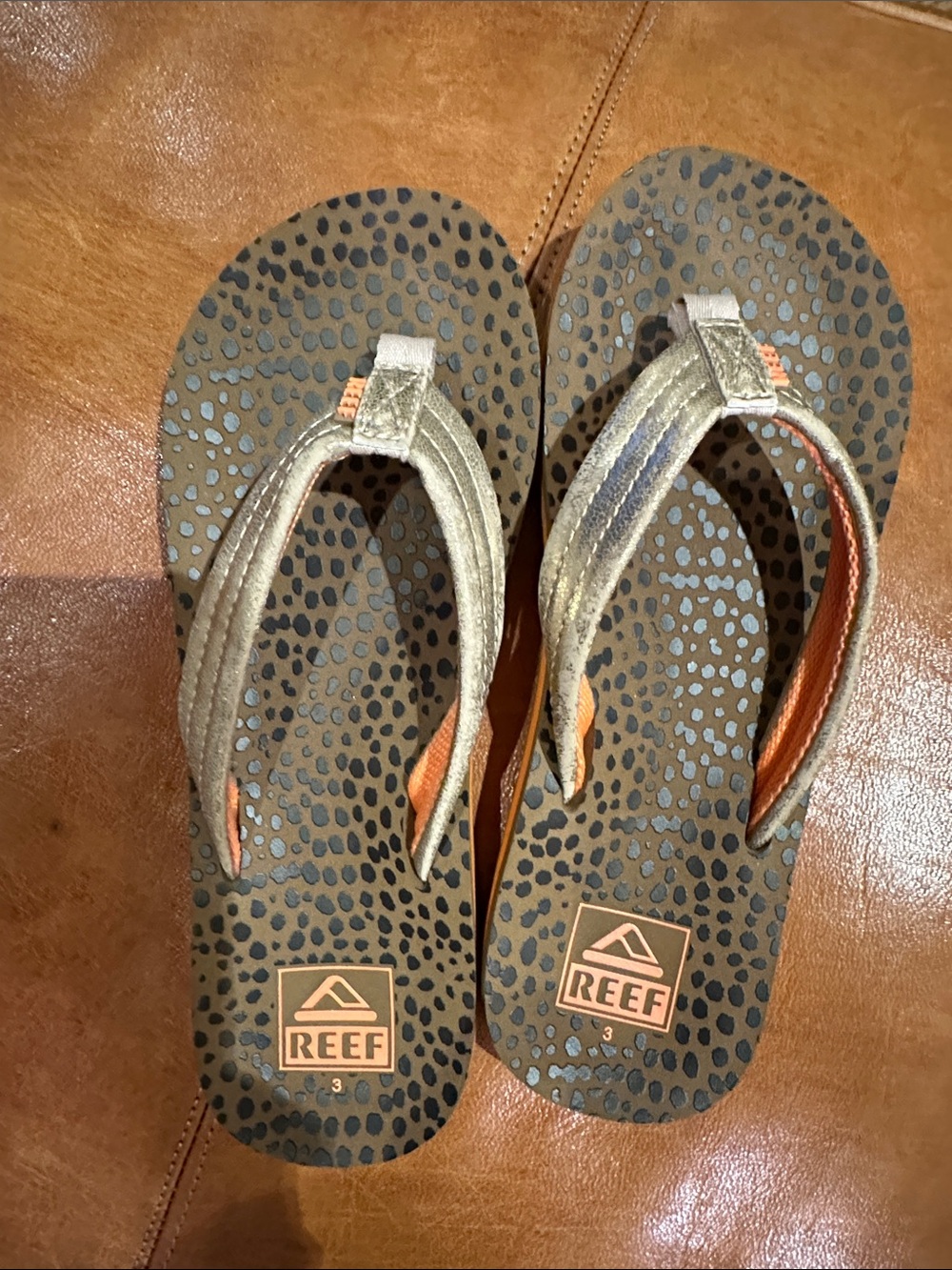 Reef Flip Flops in Metallic Gold with Brown Leopard Print kids youth size 3